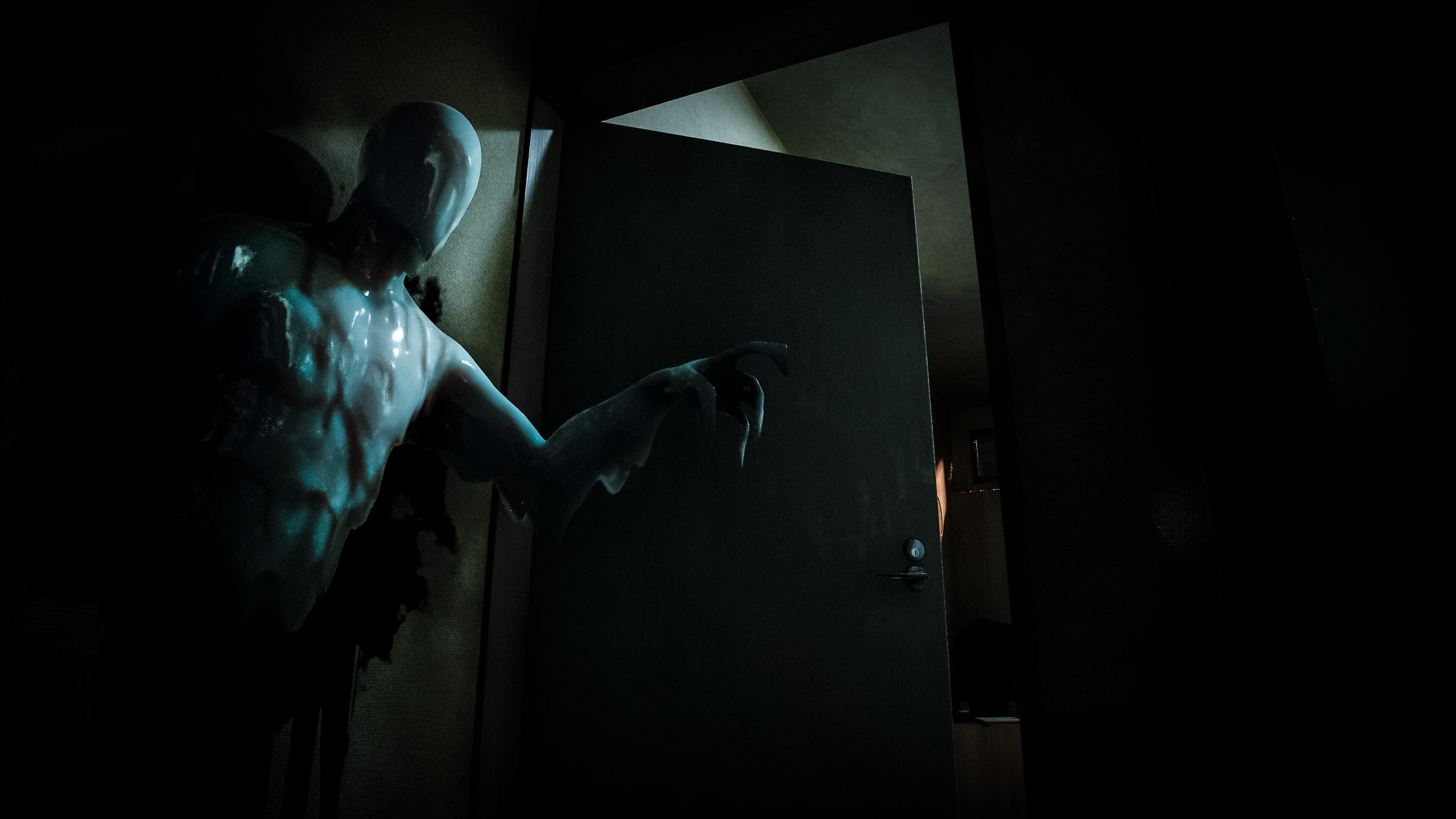 Eerie scene from BrokenLore: Don't Play with a haunting figure near a door
